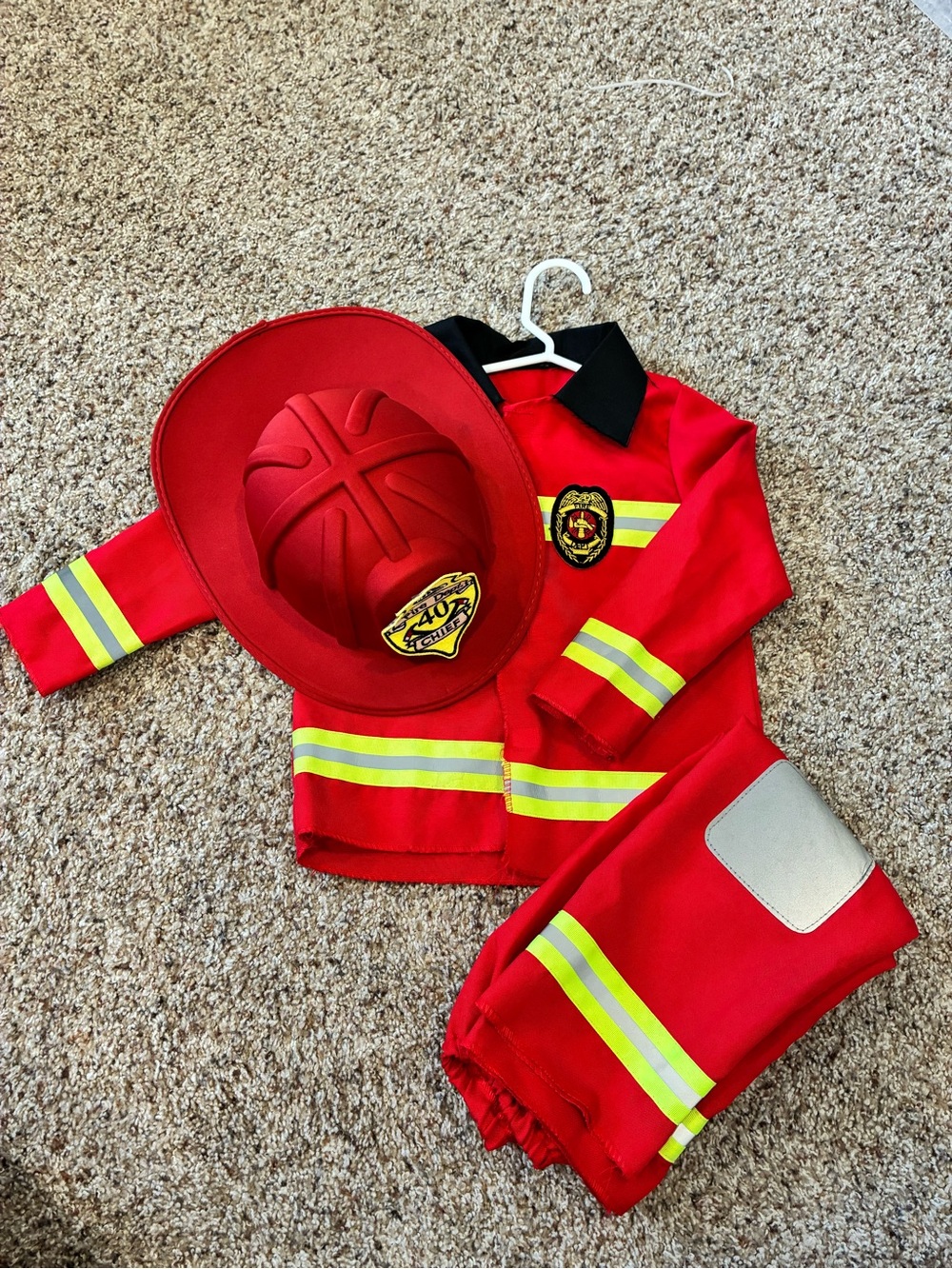 2-3T Firefighter Costume with Hat 🚒 - Picture 2 of 8